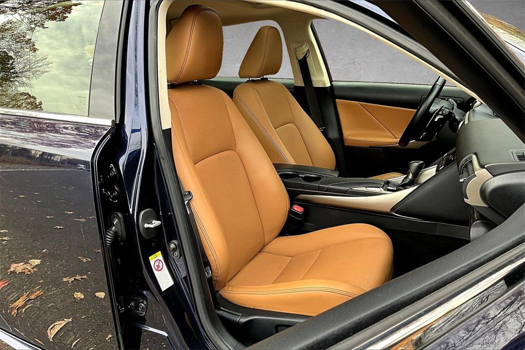 Used 2018 Lexus IS 300 AWD image 28