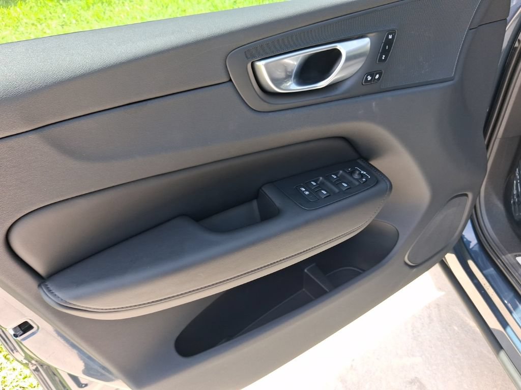 Certified 2024 Volvo XC60 B5 Plus AWD/4WD image 15