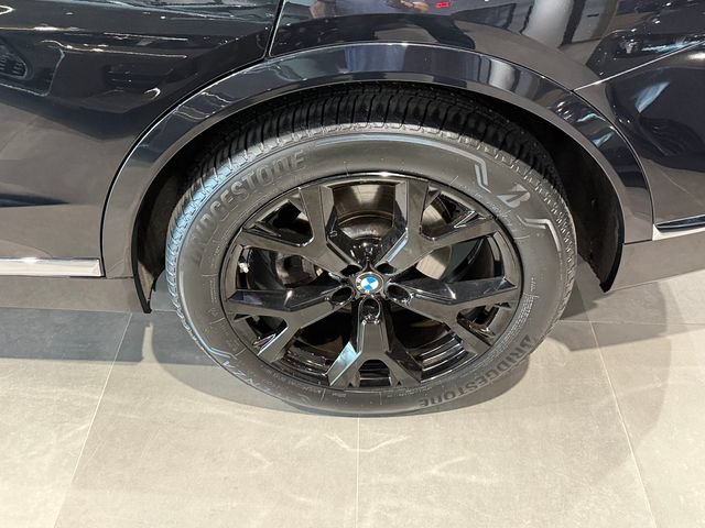 Used 2024 BMW X7 xDrive40i w/ Parking Assistance Package AWD/4WD image 9