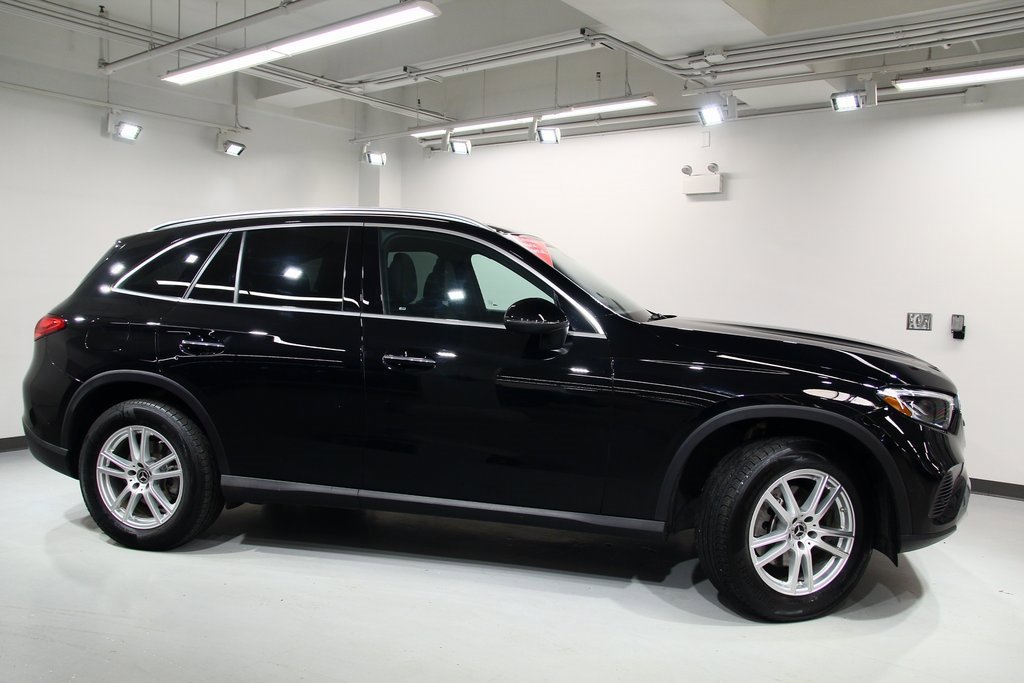 Used 2025 Mercedes-Benz GLC 300 4MATIC image 9