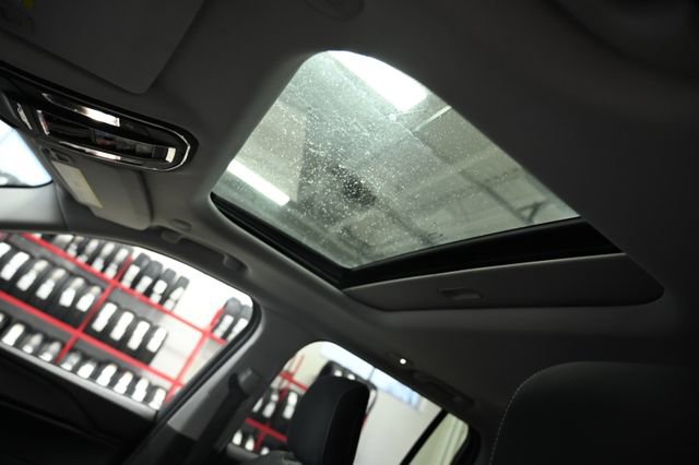 Used 2023 Jeep Grand Cherokee Laredo w/ Luxury Tech Group I AWD/4WD image 21