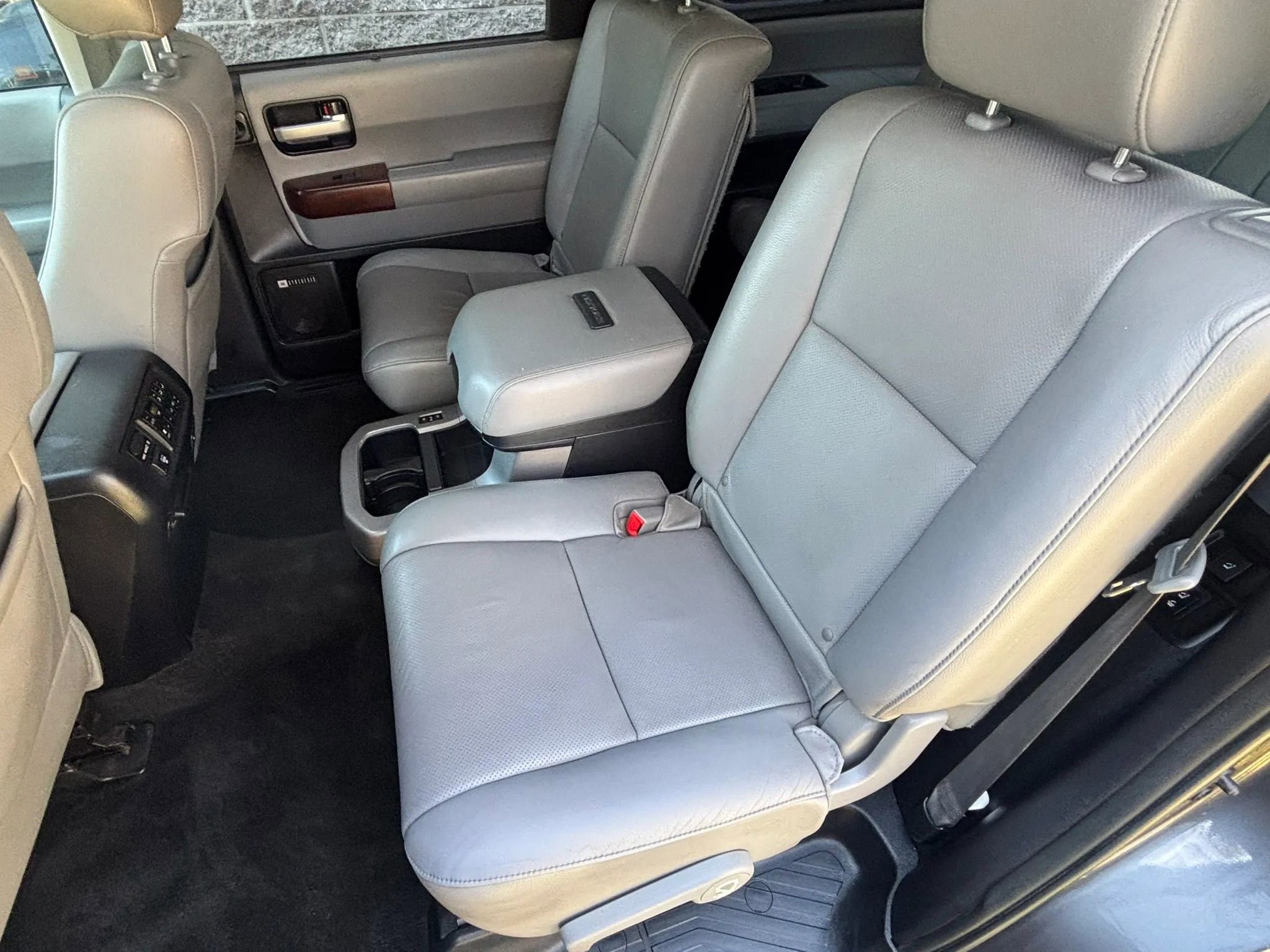 Used 2014 Toyota Sequoia Platinum AWD/4WD image 25
