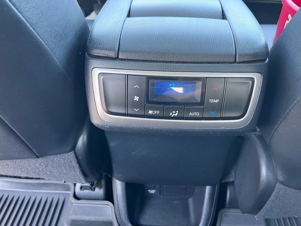 Used 2019 Toyota Highlander SE w/ Nightshade Edition AWD/4WD image 20