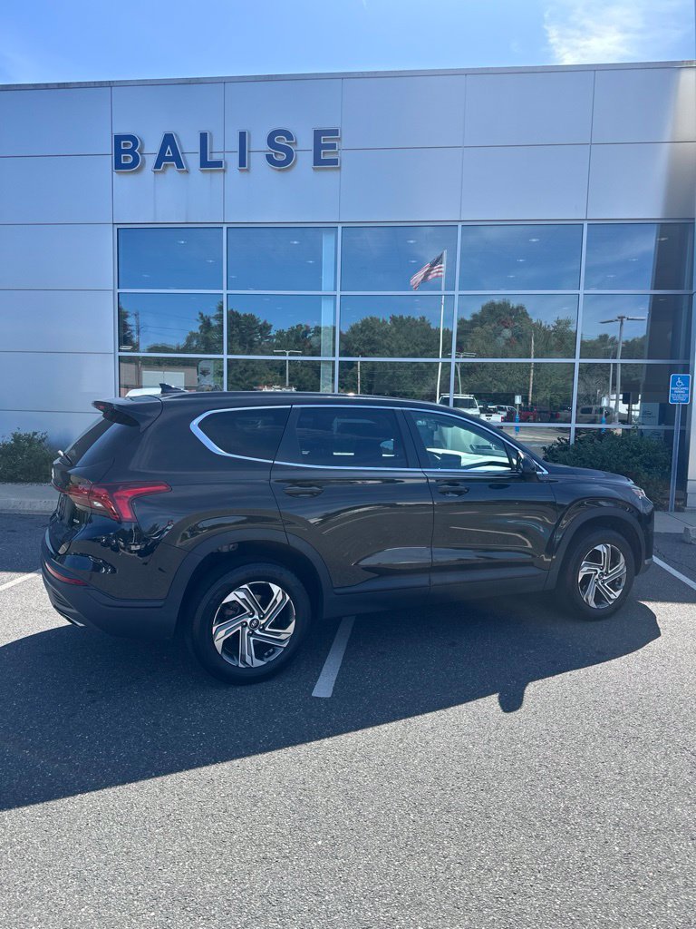 Used 2023 Hyundai Santa Fe SE w/ Cargo Package AWD/4WD image 3
