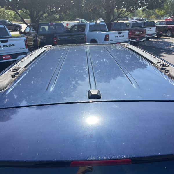 Used 2015 Chrysler Town & Country Limited image 10