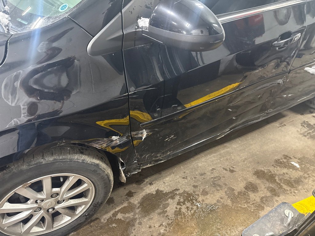 Used 2017 Chevrolet Sonic LT w/ Convenience Package image 3