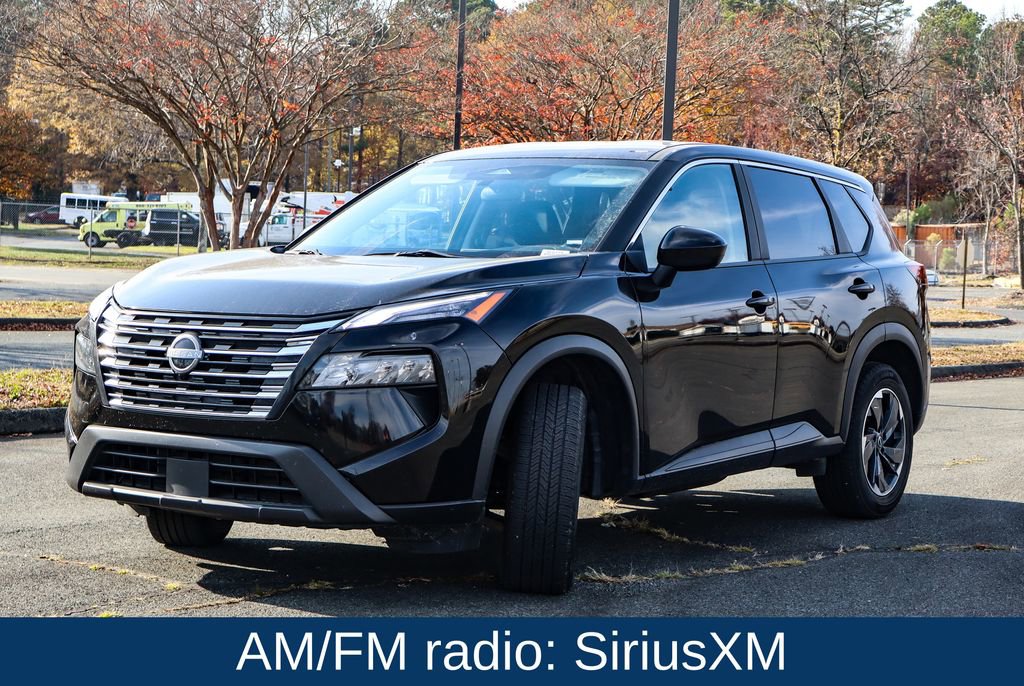 Used 2024 Nissan Rogue SV image 3