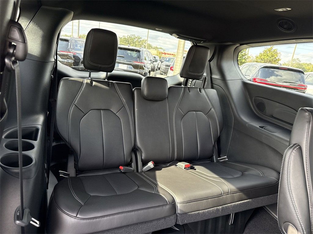 New 2026 Chrysler Pacifica Select image 26