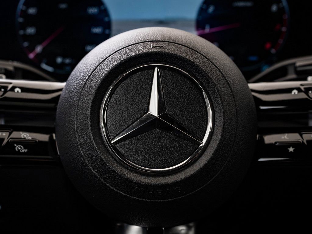 Used 2024 Mercedes-Benz GLC 300 4MATIC w/ AMG Line image 32