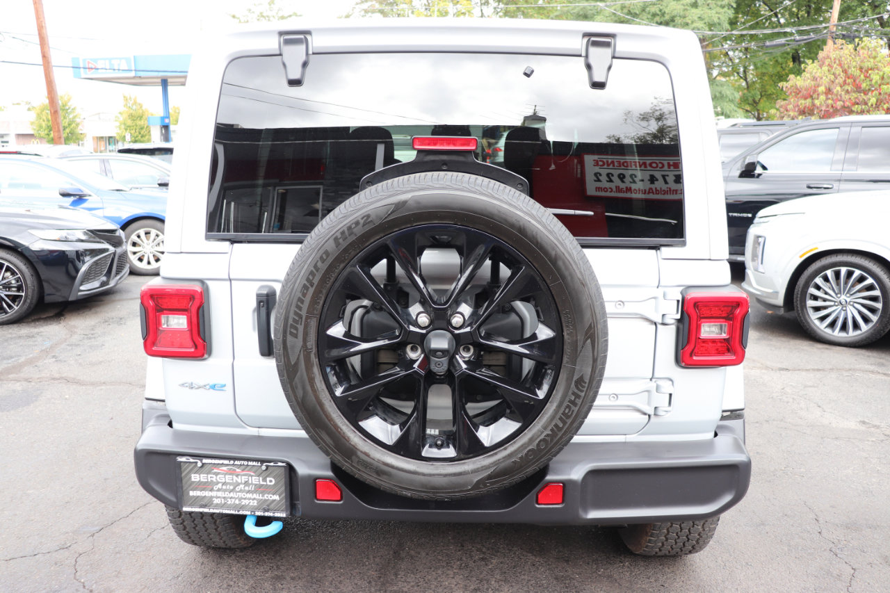 Used 2024 Jeep Wrangler Sahara image 4