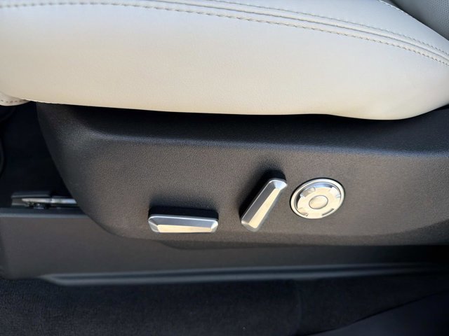 New 2026 Lincoln Navigator L Reserve AWD/4WD image 12
