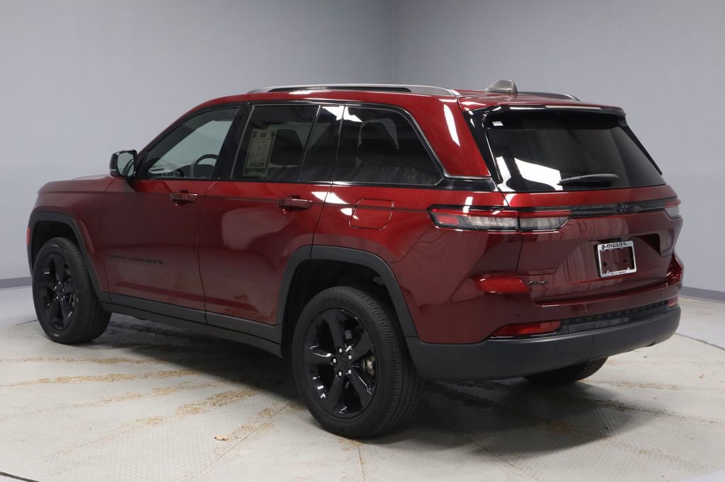 Used 2023 Jeep Grand Cherokee Altitude image 9