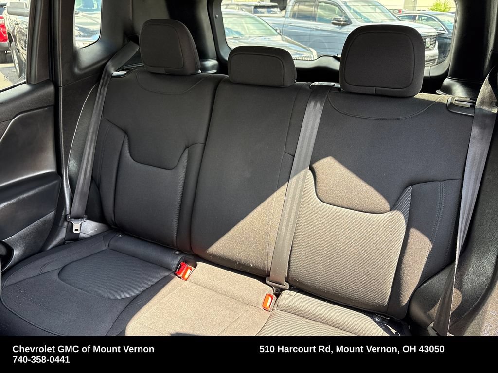 Used 2023 Jeep Renegade Latitude AWD/4WD image 29