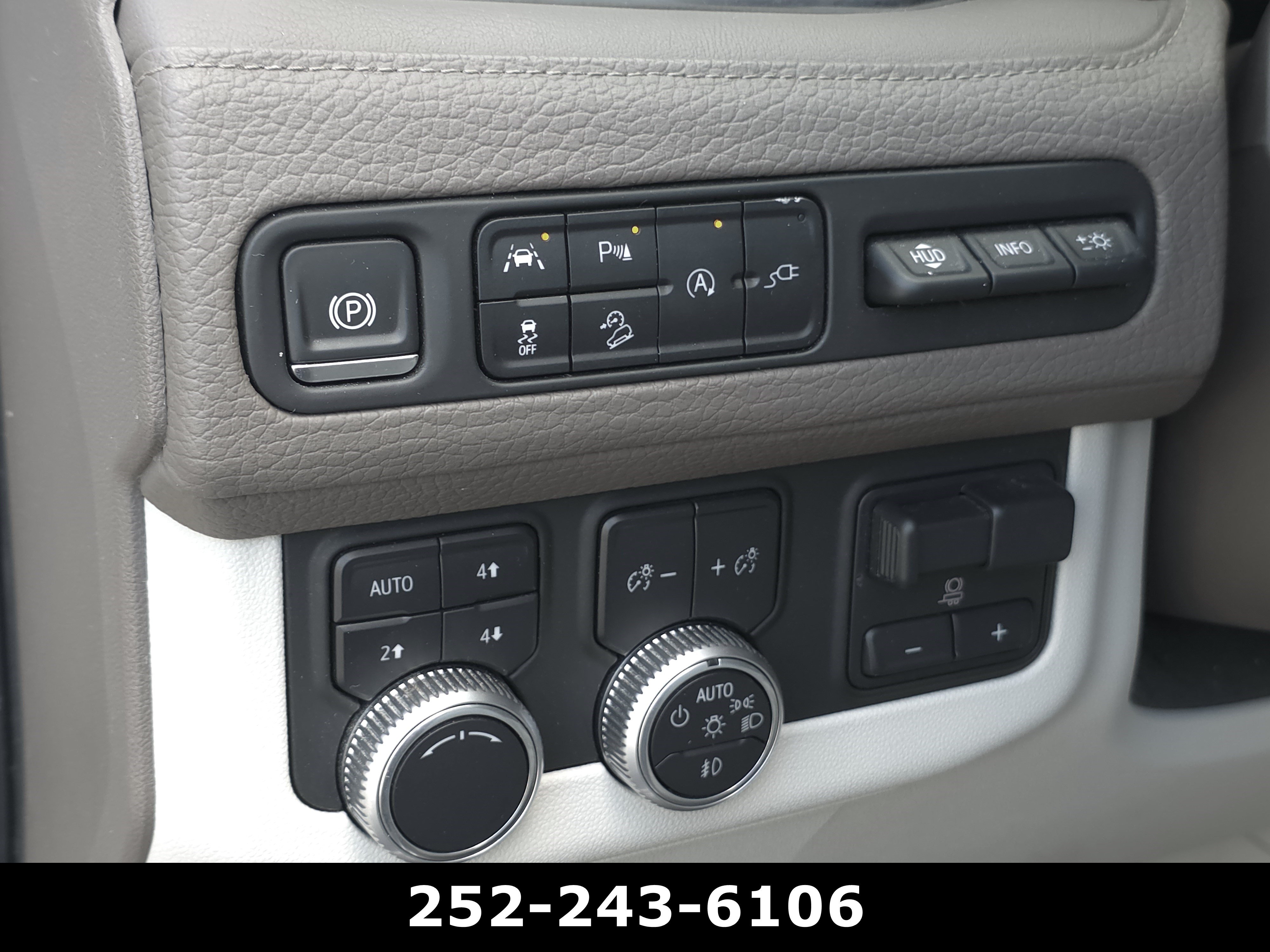 Used 2021 GMC Yukon Denali w/ Denali Premium Package AWD/4WD image 27