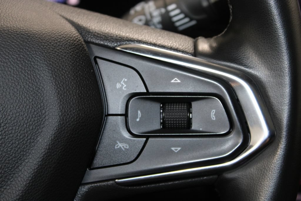 Used 2024 Chevrolet Trax ACTIV w/ Sunroof Package FWD image 33