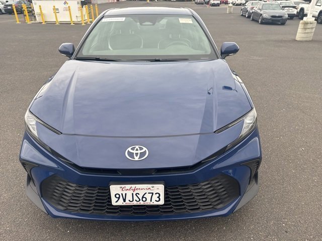 Used 2025 Toyota Camry SE image 3