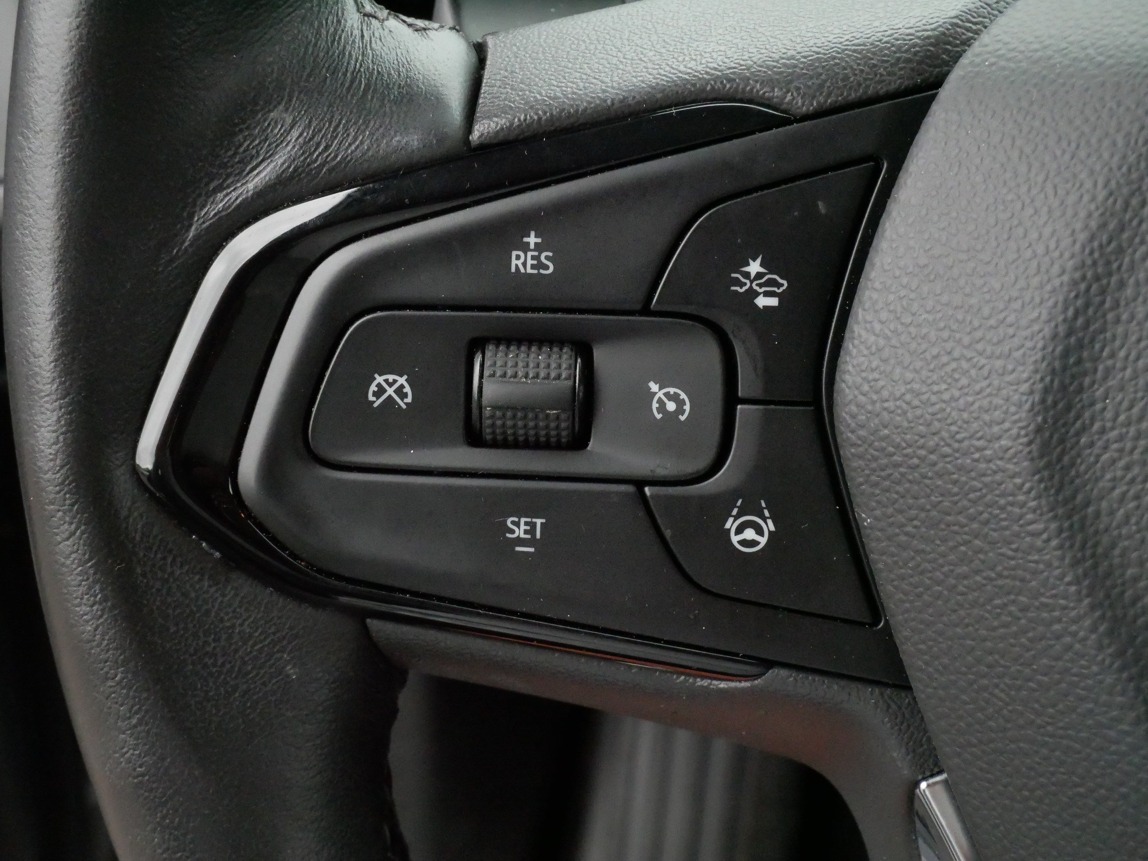 Used 2023 Chevrolet Bolt EUV Premier w/ Sun & Sound Package FWD image 26