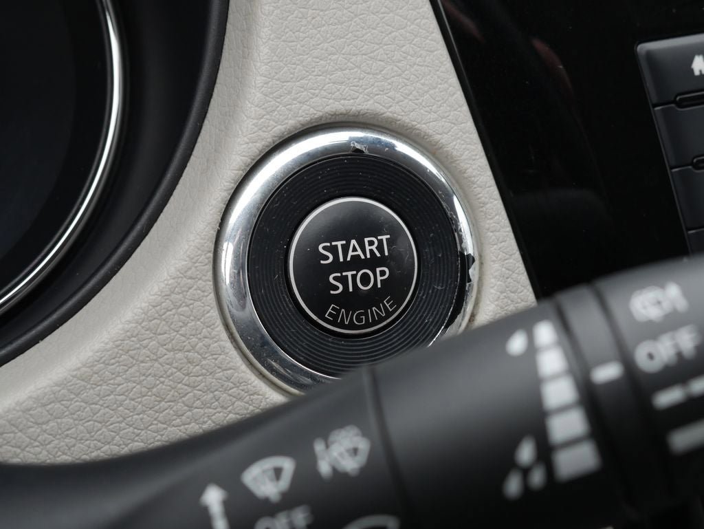 Used 2020 Nissan Rogue Sport SV FWD image 10