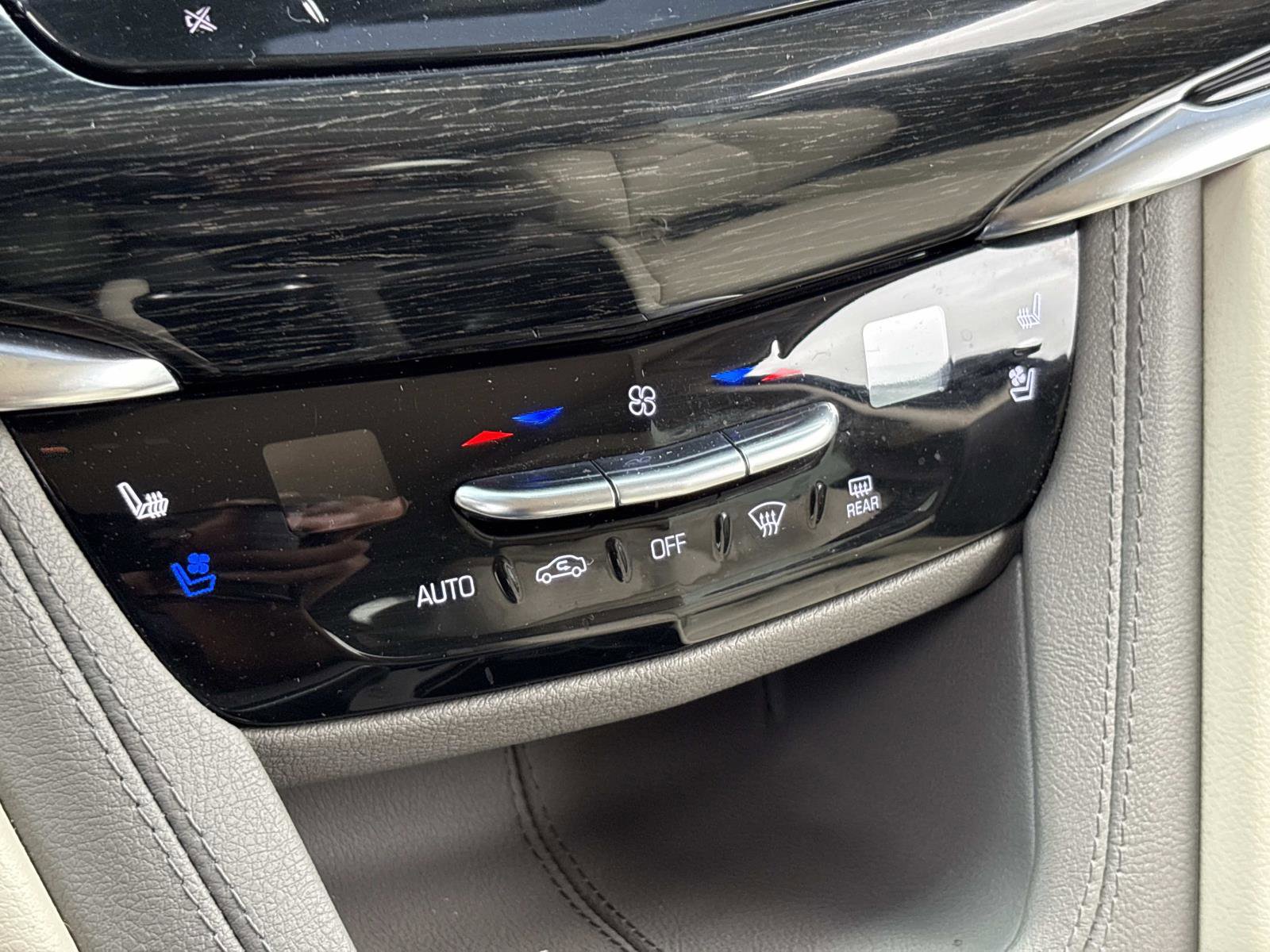 Used 2021 Cadillac XT6 Premium Luxury image 24