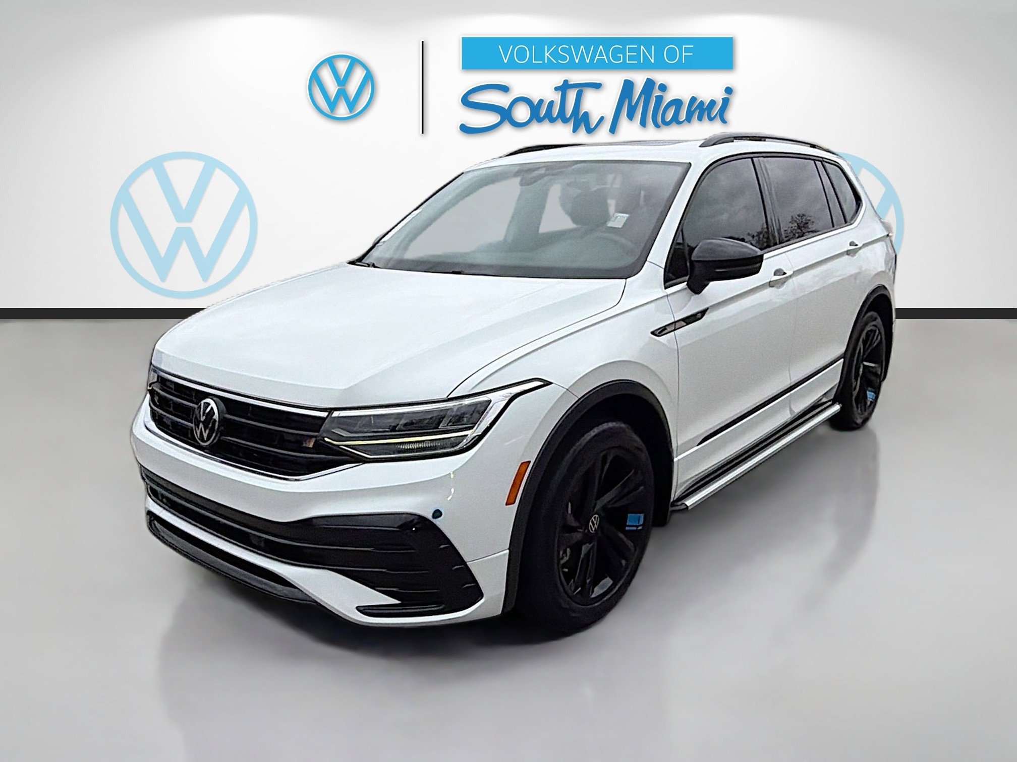Used 2023 Volkswagen Tiguan SE R-Line image 3