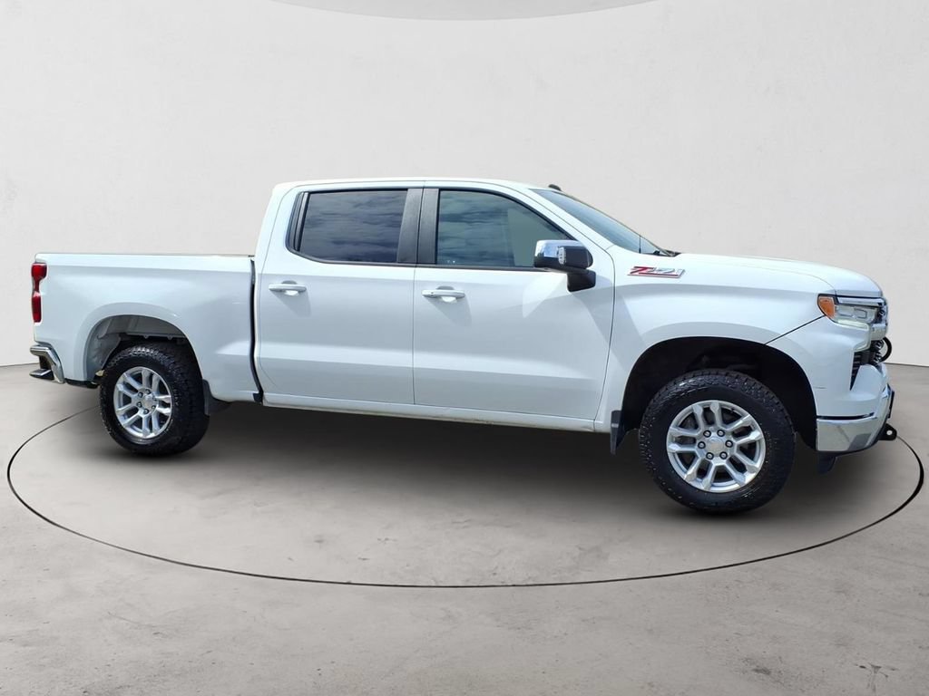 Used 2023 Chevrolet Silverado 1500 LT w/ Z71 Off-Road Package AWD/4WD image 4