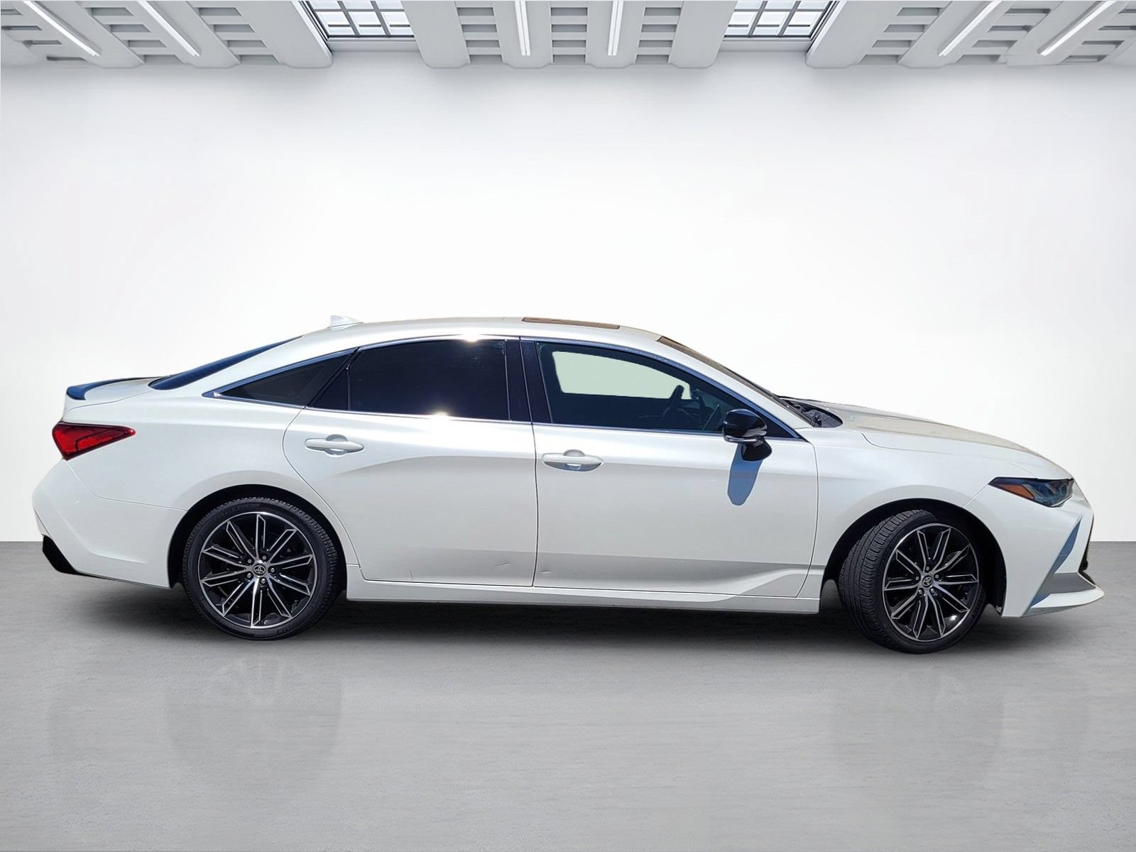 Used 2021 Toyota Avalon Touring w/ Advanced Safety Package FWD image 3