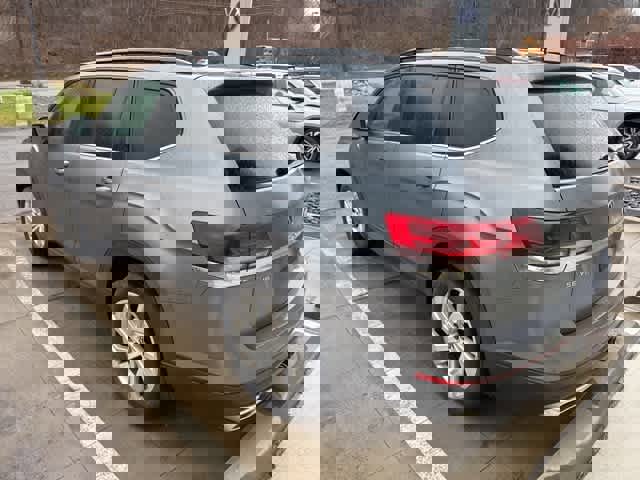 Certified 2023 Volkswagen Atlas SE image 8