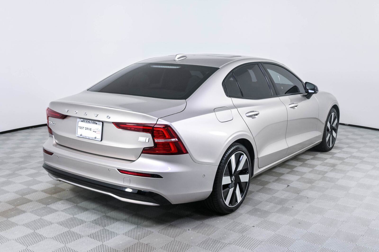 Certified 2024 Volvo S60 T8 Ultimate w/ Climate Package AWD/4WD image 27