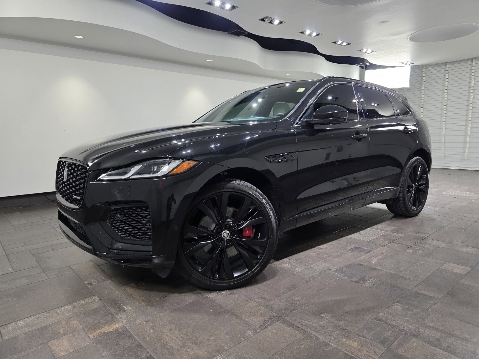 Used 2025 Jaguar F-PACE R-Dynamic S AWD/4WD image 1