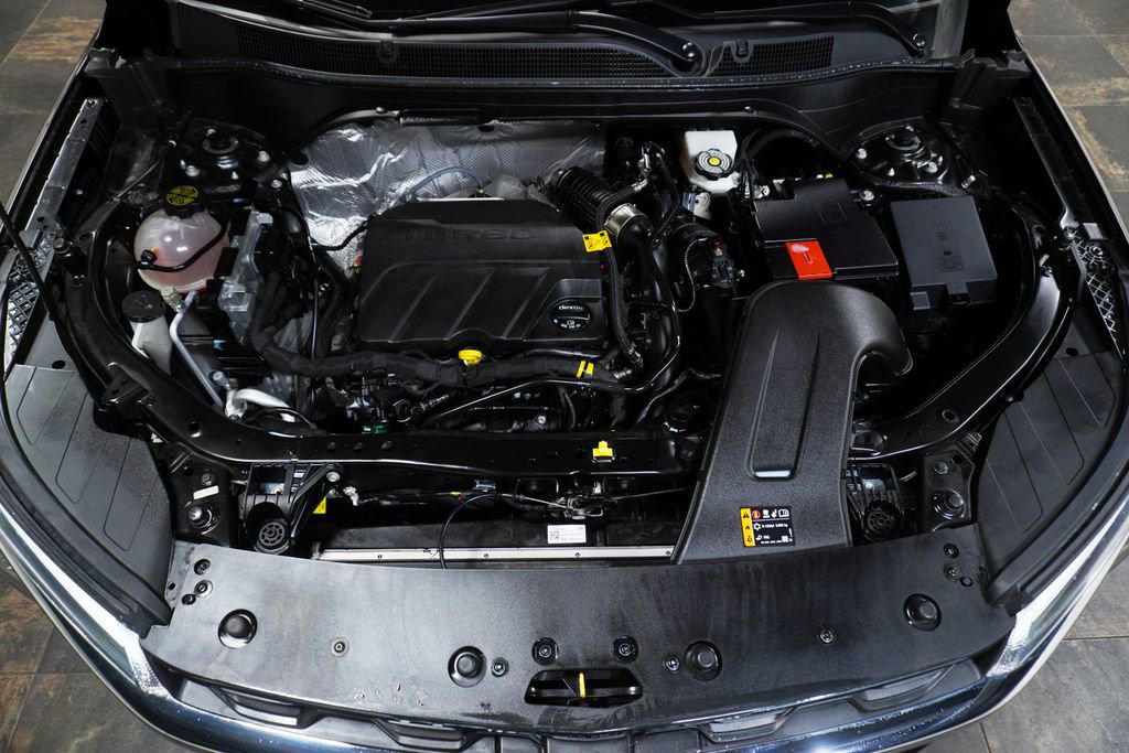 Used 2024 Chevrolet Trax LT w/ Sunroof Package FWD image 9