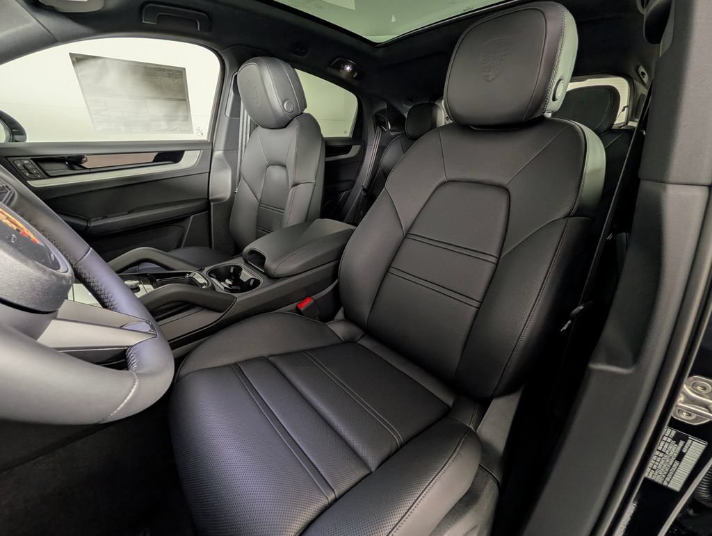 New 2026 Porsche Cayenne Coupe AWD/4WD image 5