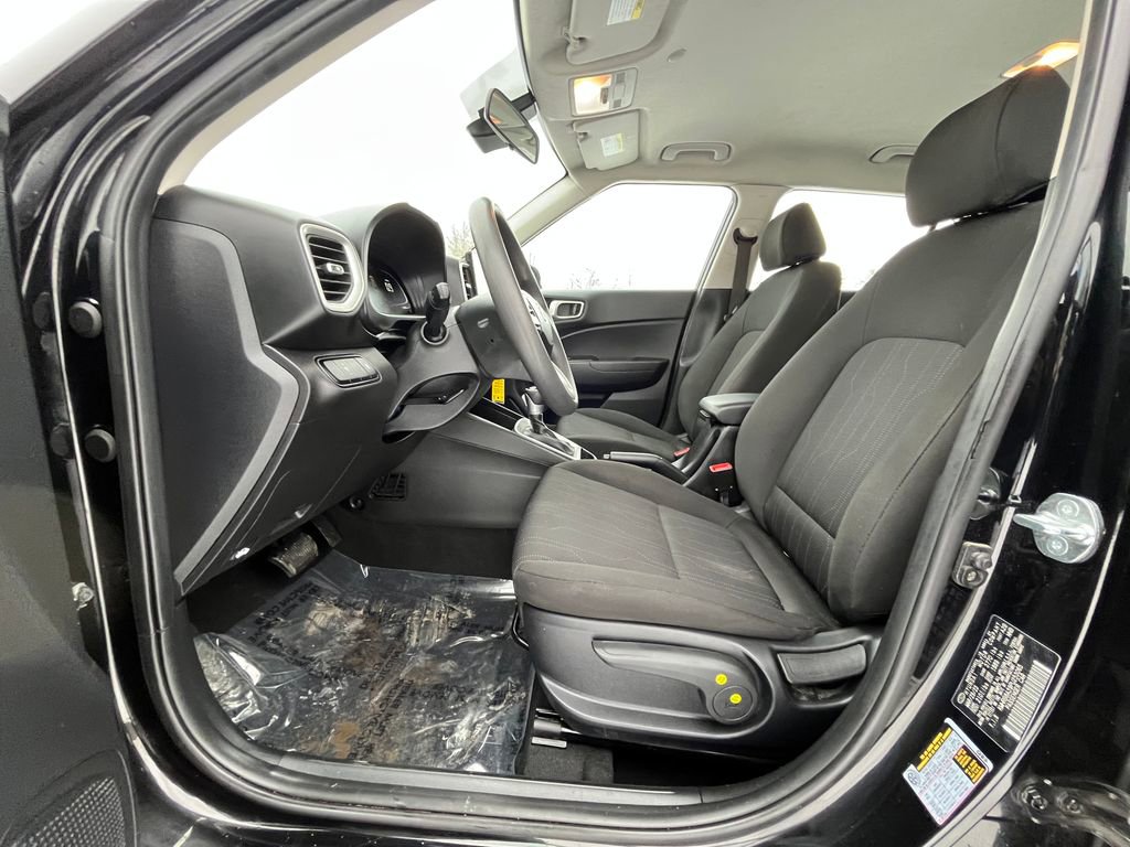 Used 2023 Hyundai Venue SE w/ Cargo Package FWD image 10