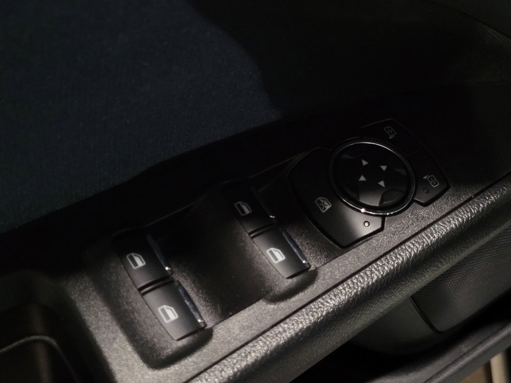 Used 2020 Ford Fusion SE image 27