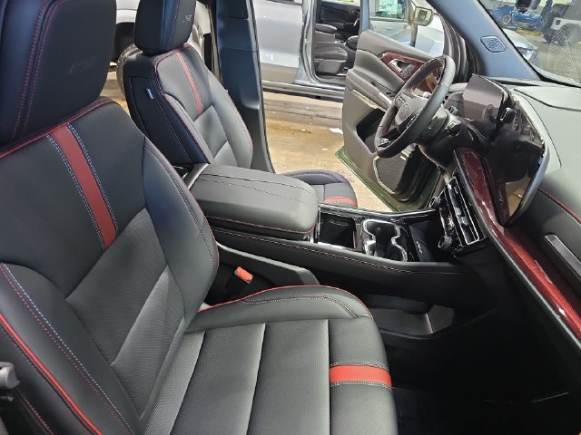 New 2027 Chevrolet Traverse RS w/ LPO, Floor Liner Package AWD/4WD image 11