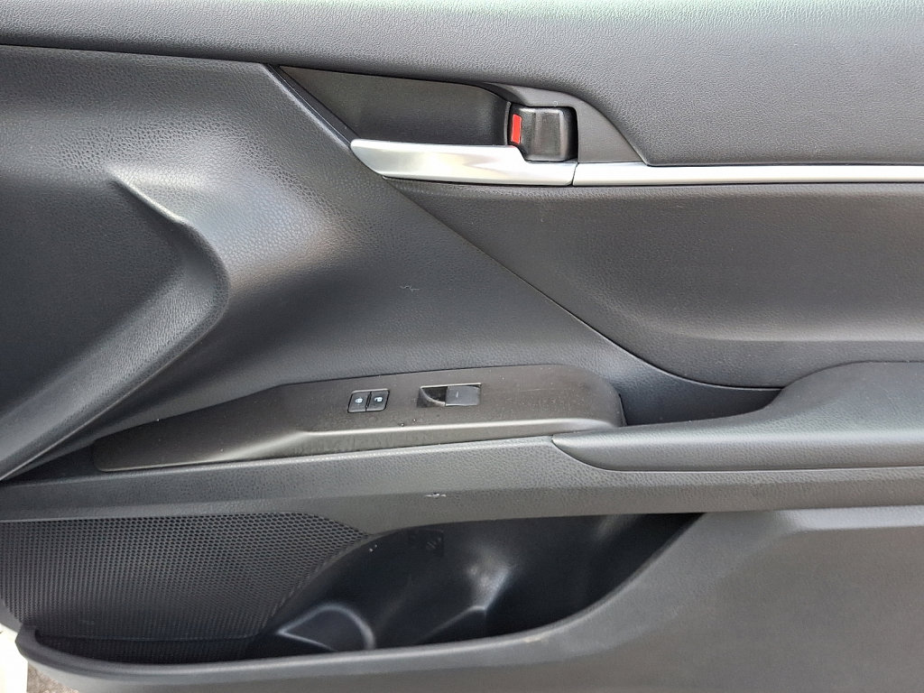 Used 2023 Toyota Camry SE image 10