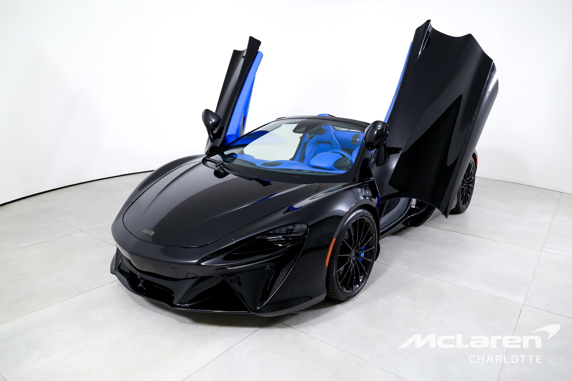 Used 2025 McLaren Artura Spider image 6
