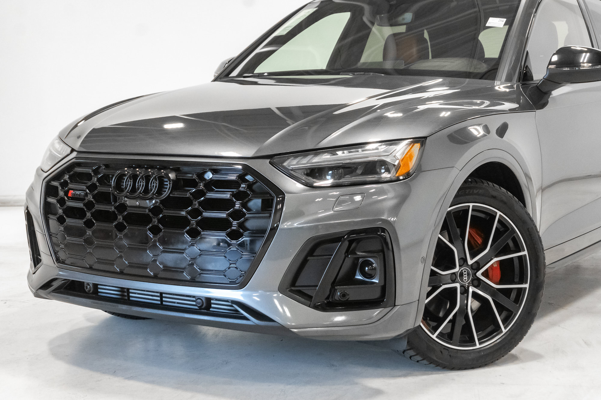 Used 2023 Audi SQ5 Prestige w/ Prestige Package AWD/4WD image 2