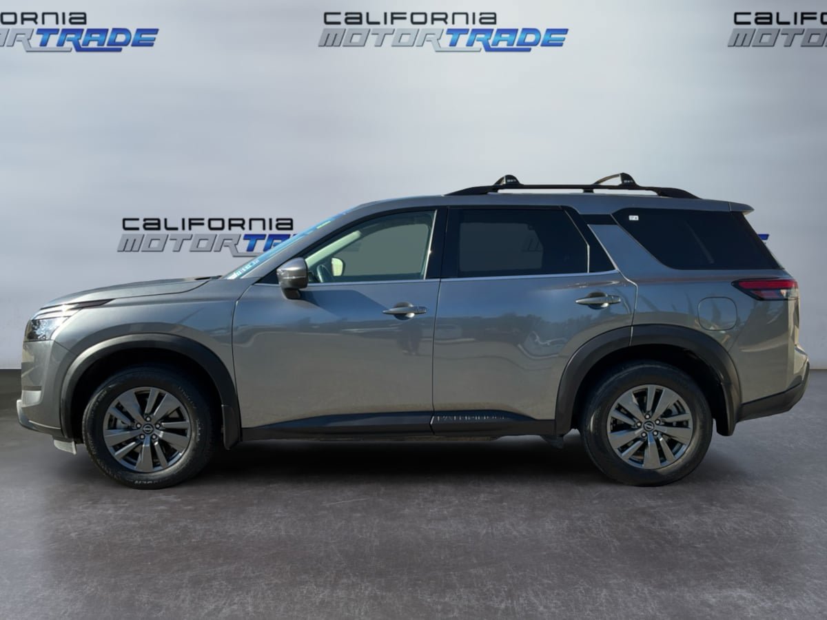 Used 2024 Nissan Pathfinder SV w/ SV Premium Package FWD image 8
