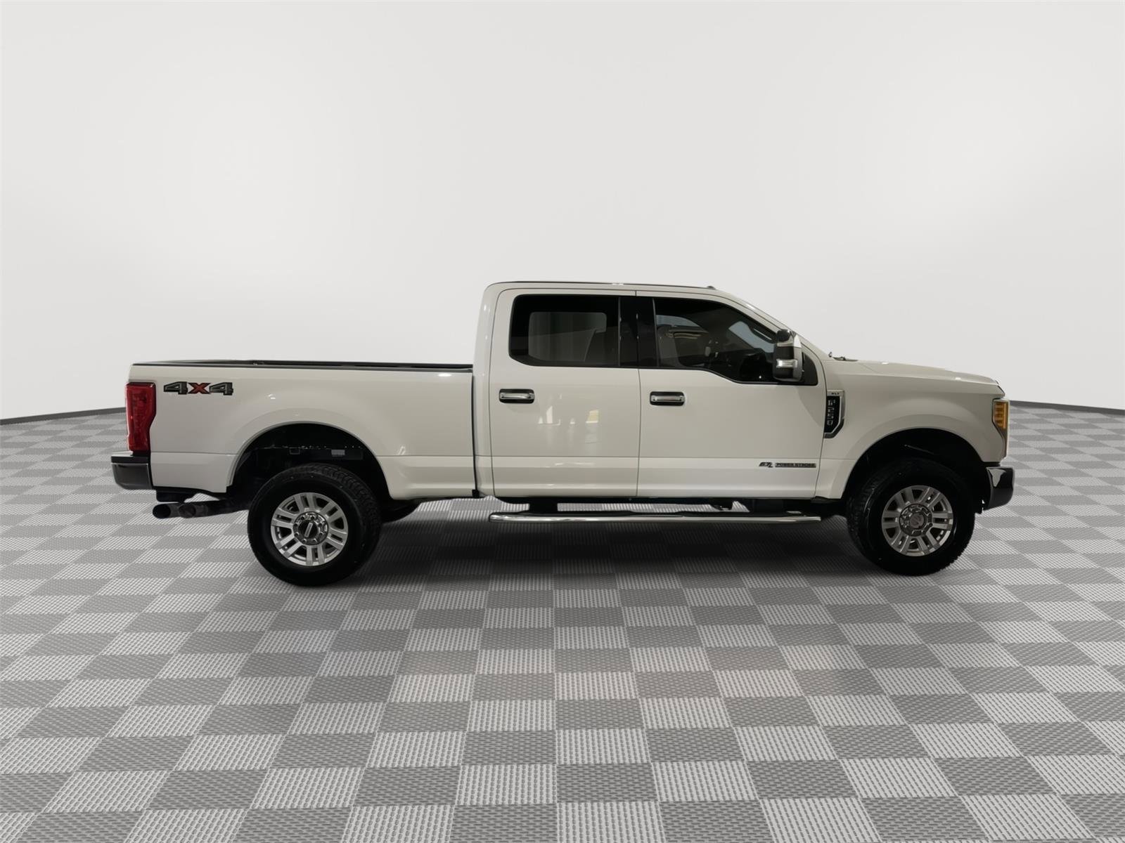 Used 2017 Ford F250 XLT AWD/4WD image 6