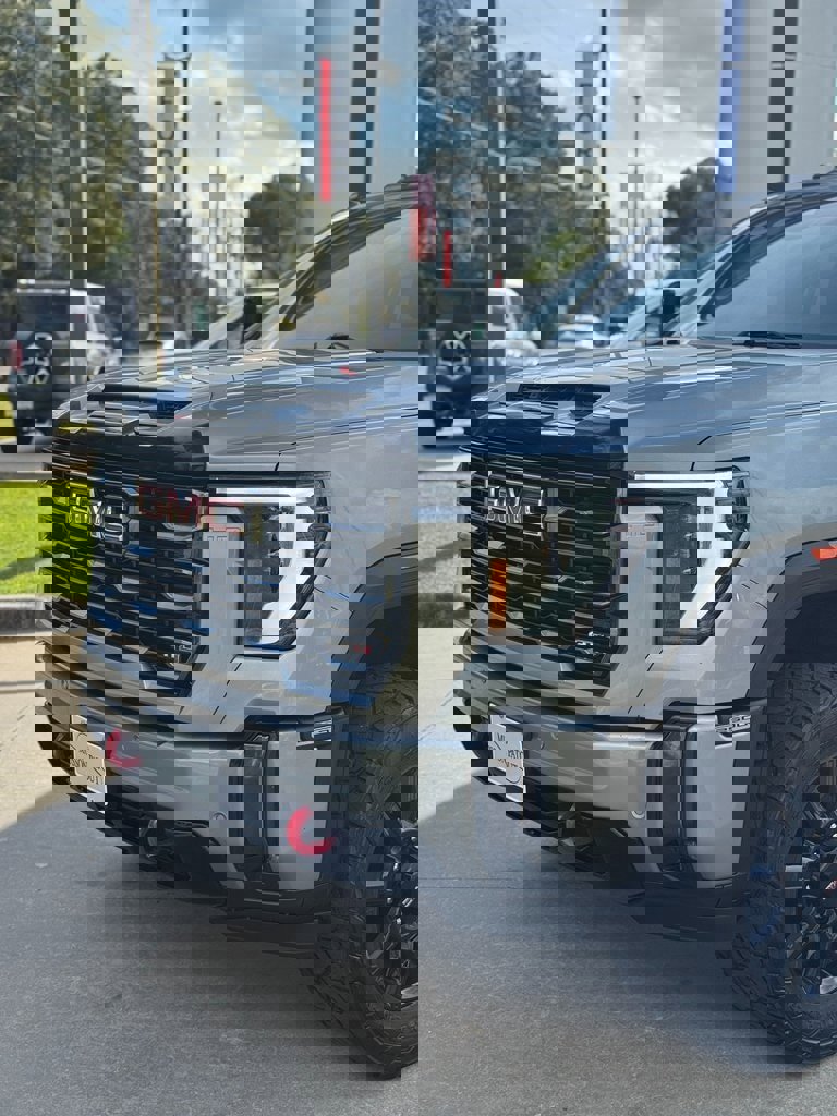 Used 2024 GMC Sierra 2500 AT4 w/ AT4 Preferred Package image 2