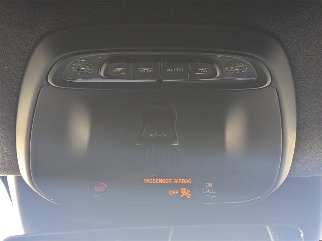 Used 2021 Volvo XC40 T5 R-Design w/ Climate Package image 21