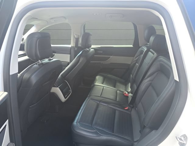 Used 2024 Lincoln Nautilus Reserve AWD/4WD image 9