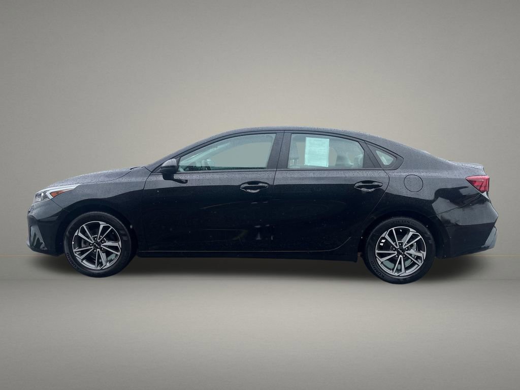 Used 2022 Kia Forte LXS FWD image 2