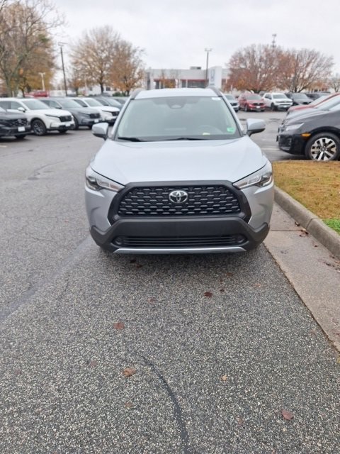 Used 2024 Toyota Corolla Cross LE image 2