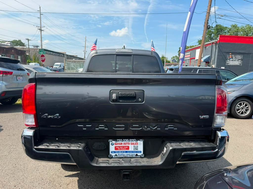 Used 2017 Toyota Tacoma SR5 w/ Tow Package AWD/4WD image 4