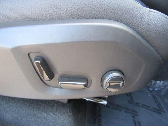 Used 2025 Volvo XC90 T8 Plus w/ Protection Package Premier image 25