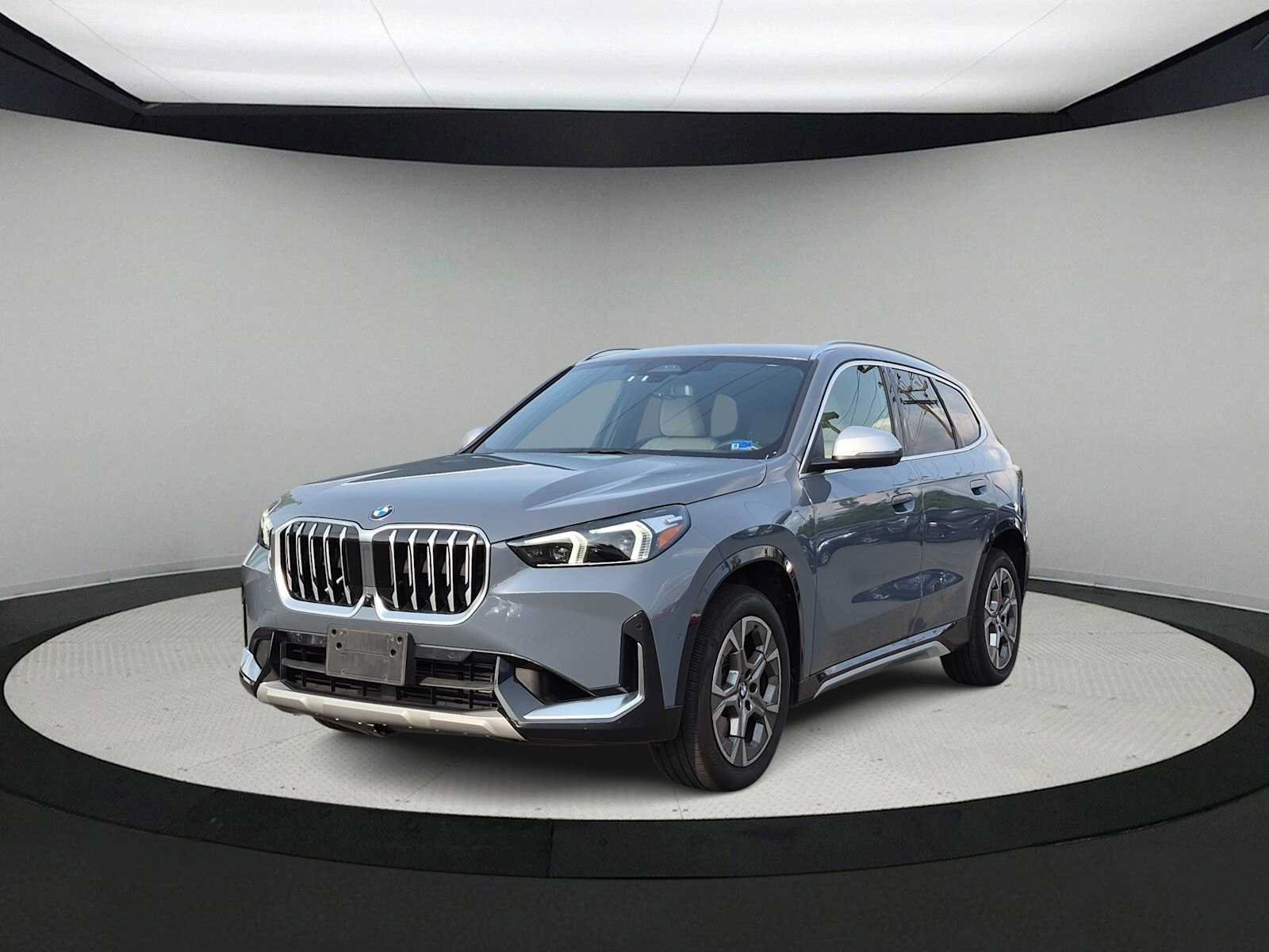 Used 2023 BMW X1 xDrive28i w/ Premium Package AWD/4WD image 4