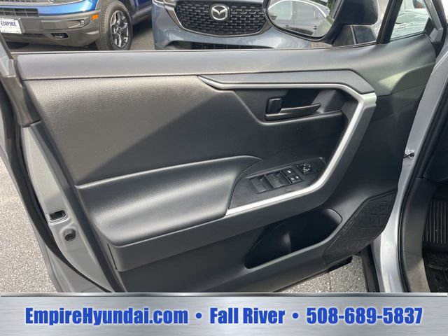 Used 2023 Toyota RAV4 LE AWD/4WD image 17