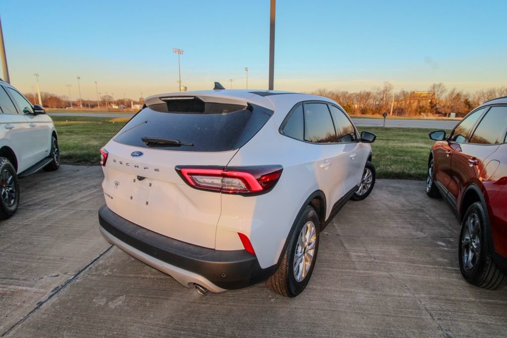 New 2026 Ford Escape Active w/ Tech Pack #1 FWD image 3