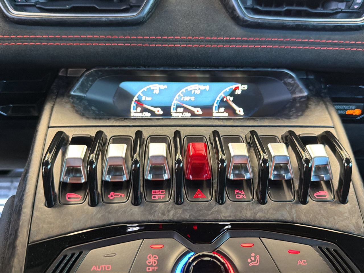 Used 2019 Lamborghini Huracan Performante AWD/4WD image 23